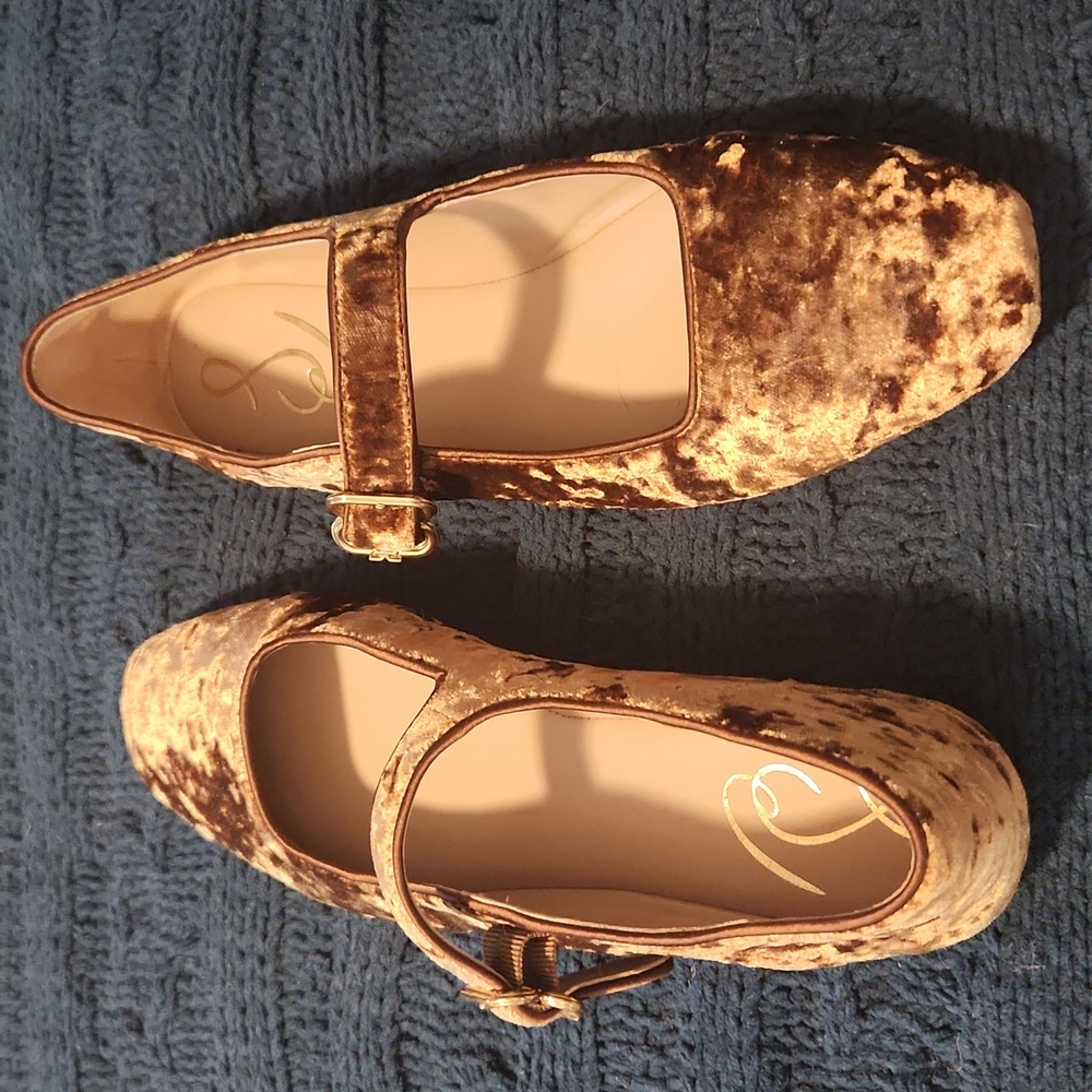 Brand new never worn velvety Sam Edelman Michaela style Mary Janes